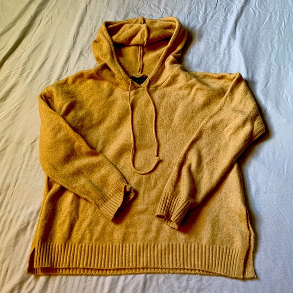 Forever 21 Sweaters - Forever 21 warm and cozy sweater with hood